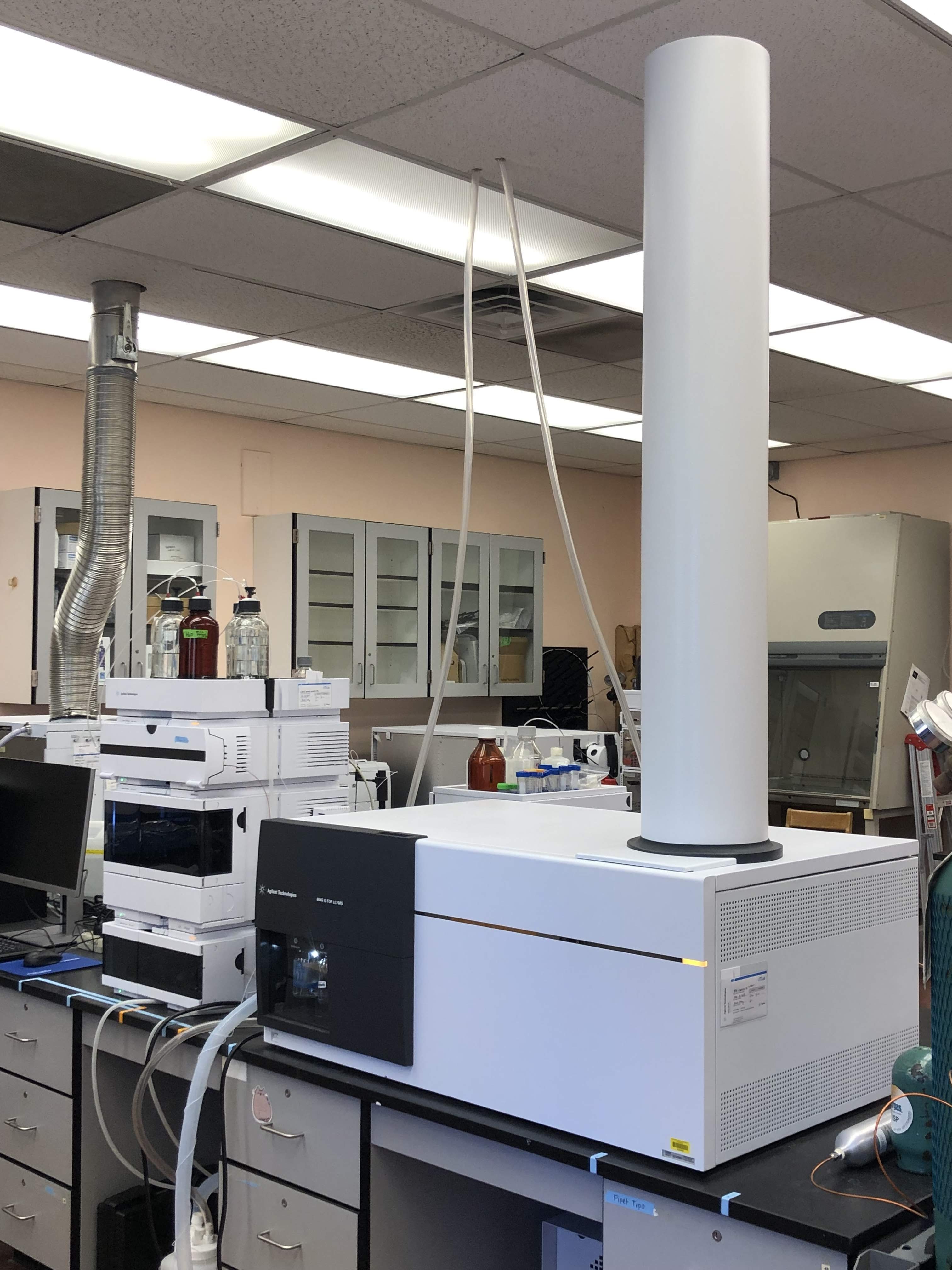 Agilent 6545 Liquid chromatograph Quadrupole/Time-of-Flight Mass Spectrometer (LC/Q-TOFMS)